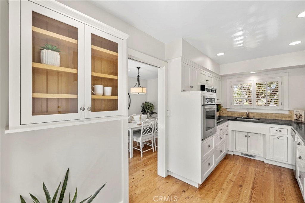 MLS #OC25220195 image #16