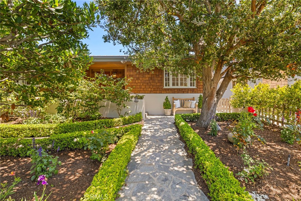 MLS #OC25220195 image #4