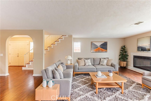 MLS #OC25220228 image #10