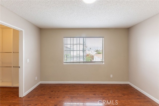 MLS #OC25220228 image #16