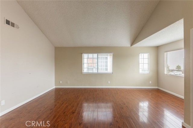 MLS #OC25220228 image #30