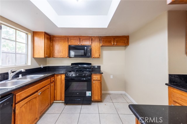 MLS #OC25220228 image #5