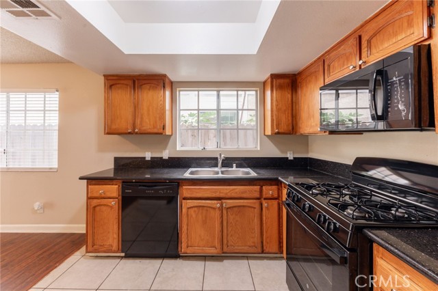 MLS #OC25220228 image #6