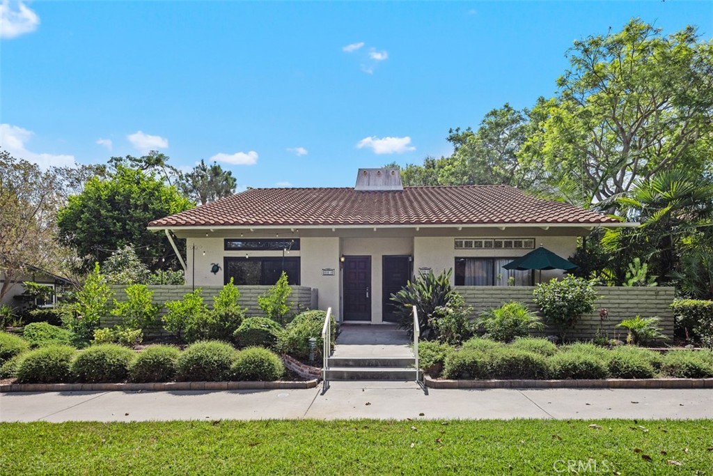 MLS #OC25220230 image #1