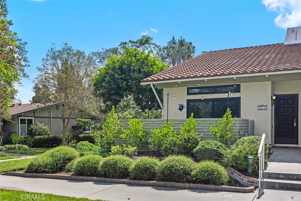 MLS #OC25220230 image #2