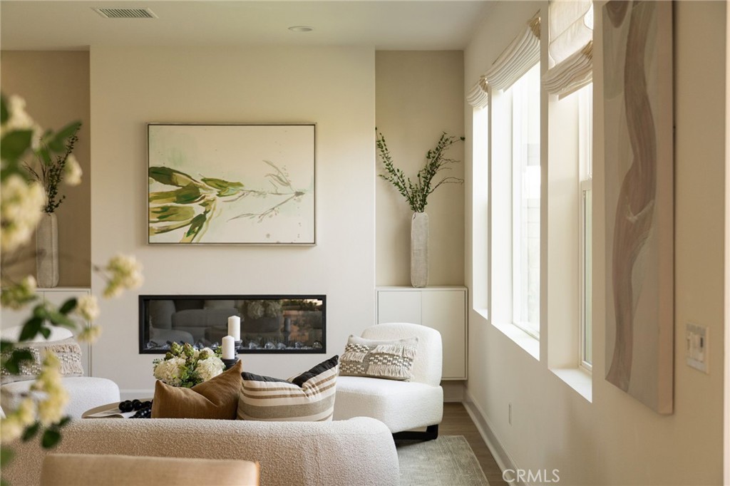 MLS #OC25220233 image #3