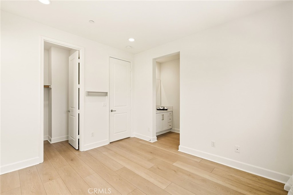 MLS #OC25220233 image #33