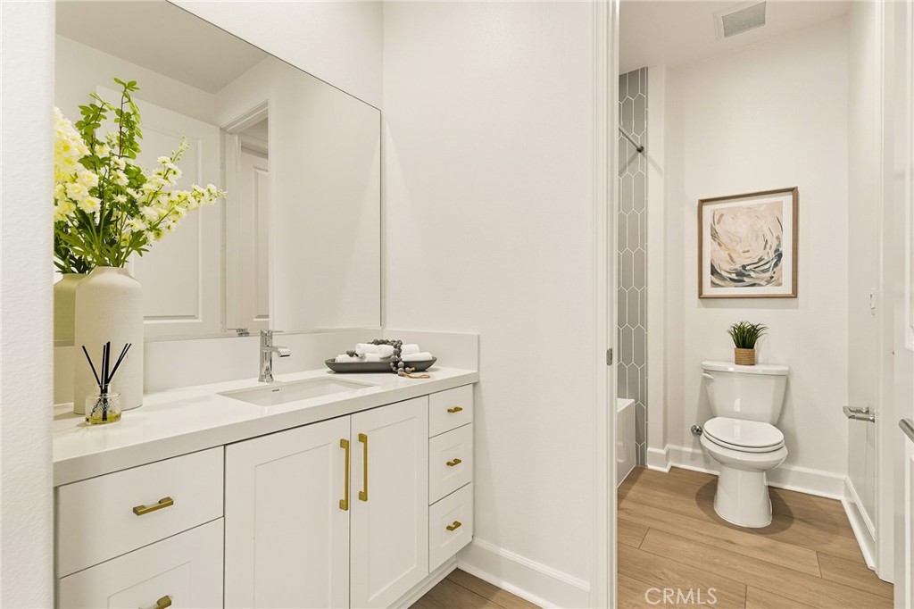 MLS #OC25220233 image #34