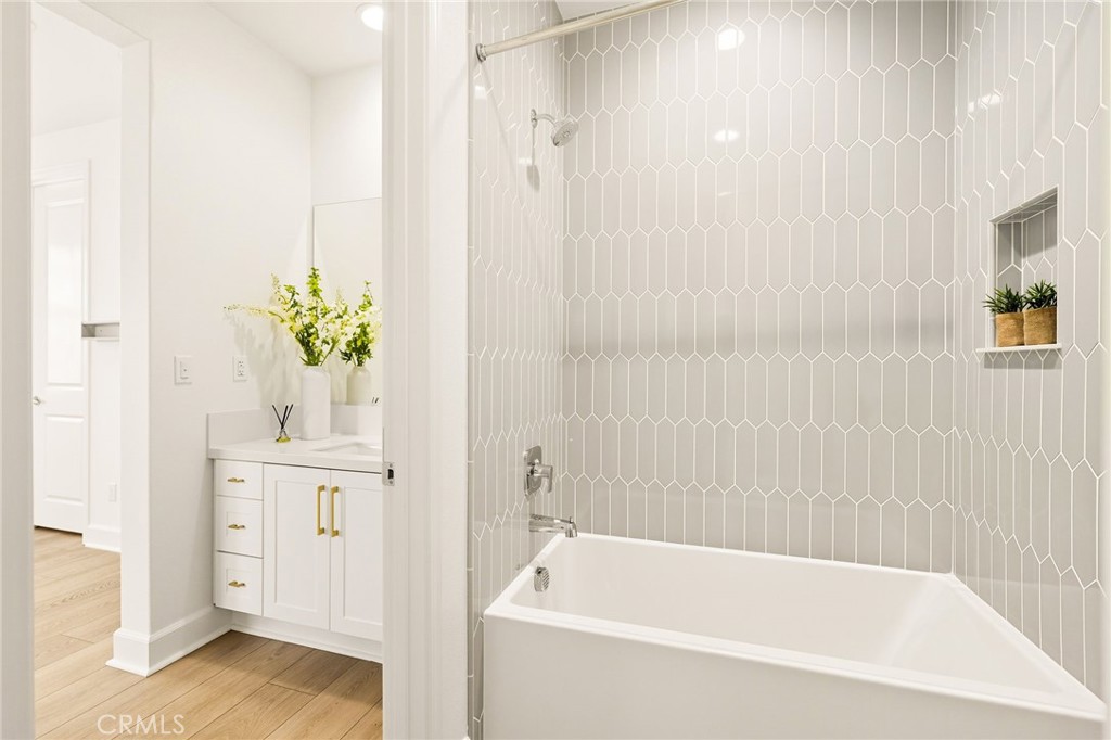 MLS #OC25220233 image #35