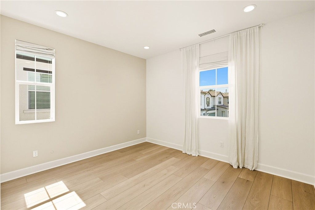 MLS #OC25220233 image #36