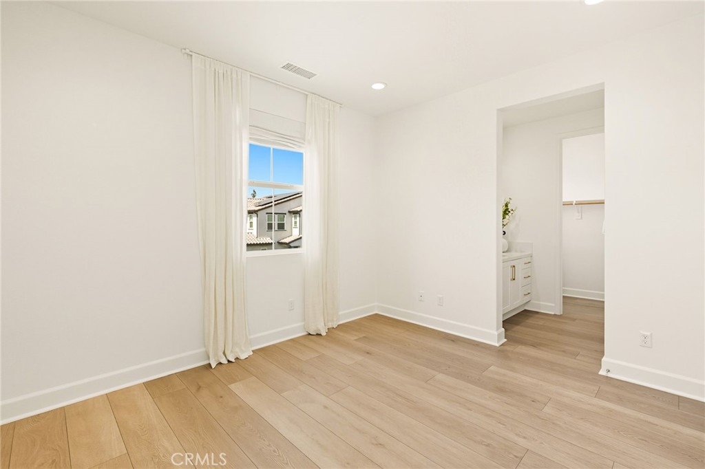 MLS #OC25220233 image #37