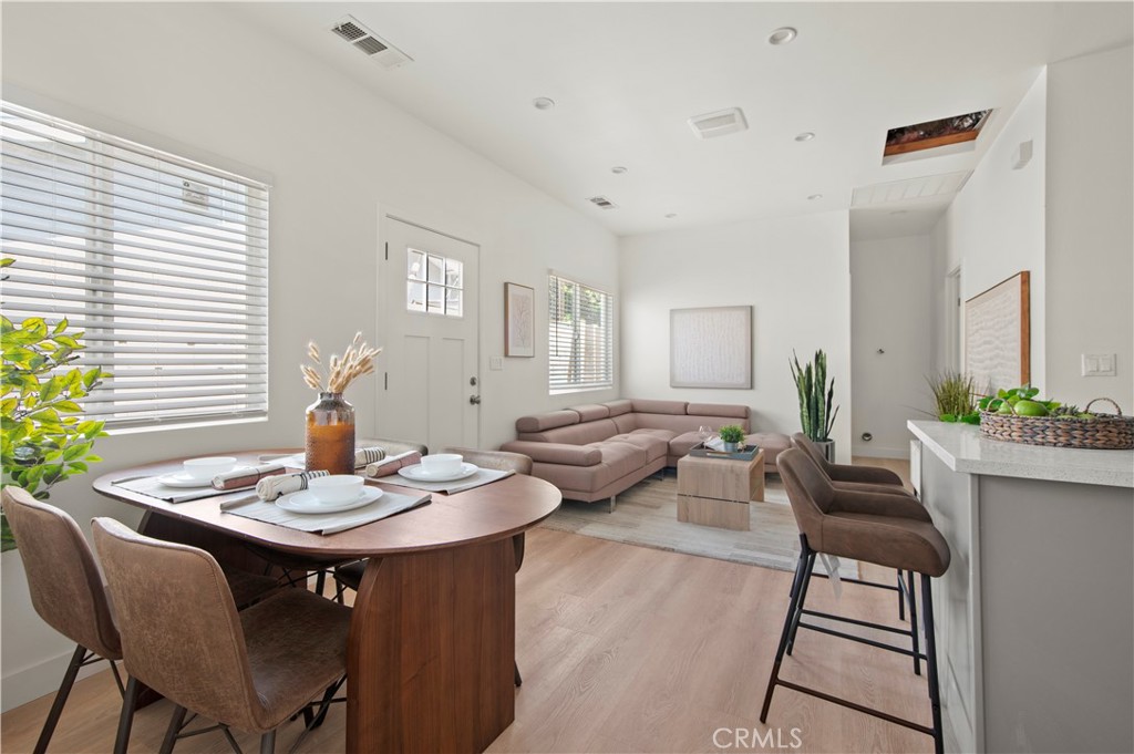 MLS #OC25220398 image #1