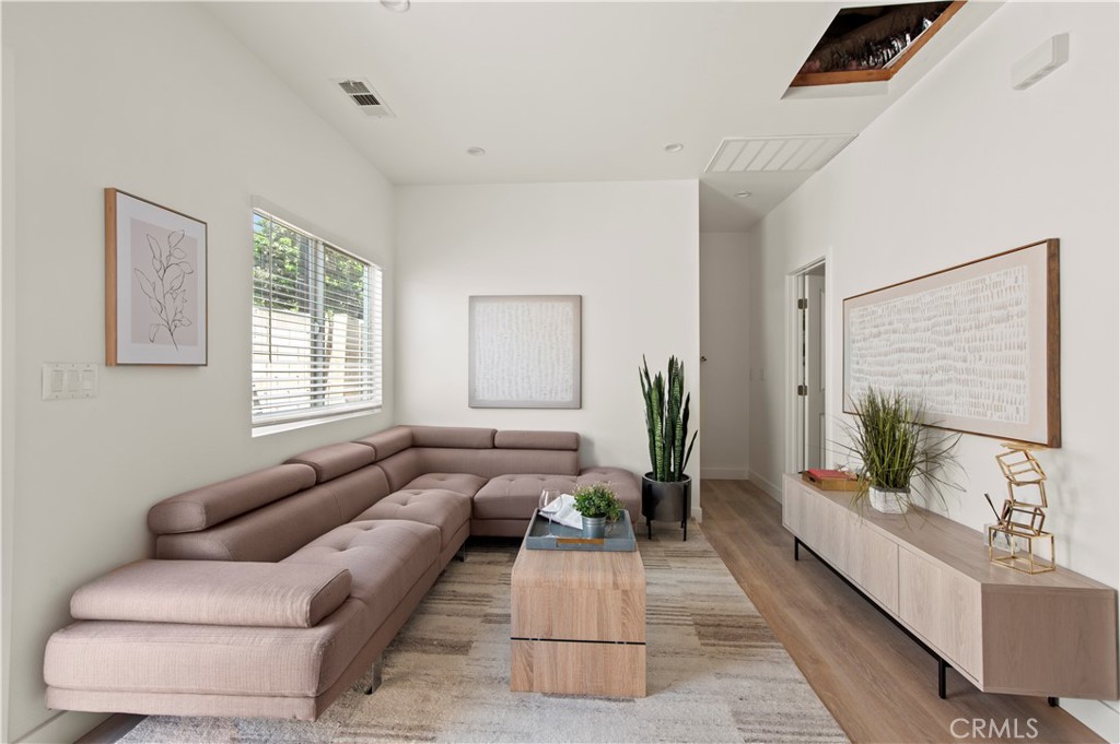 MLS #OC25220398 image #2