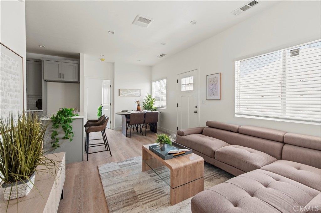 MLS #OC25220398 image #3