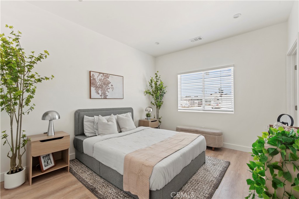 MLS #OC25220398 image #4