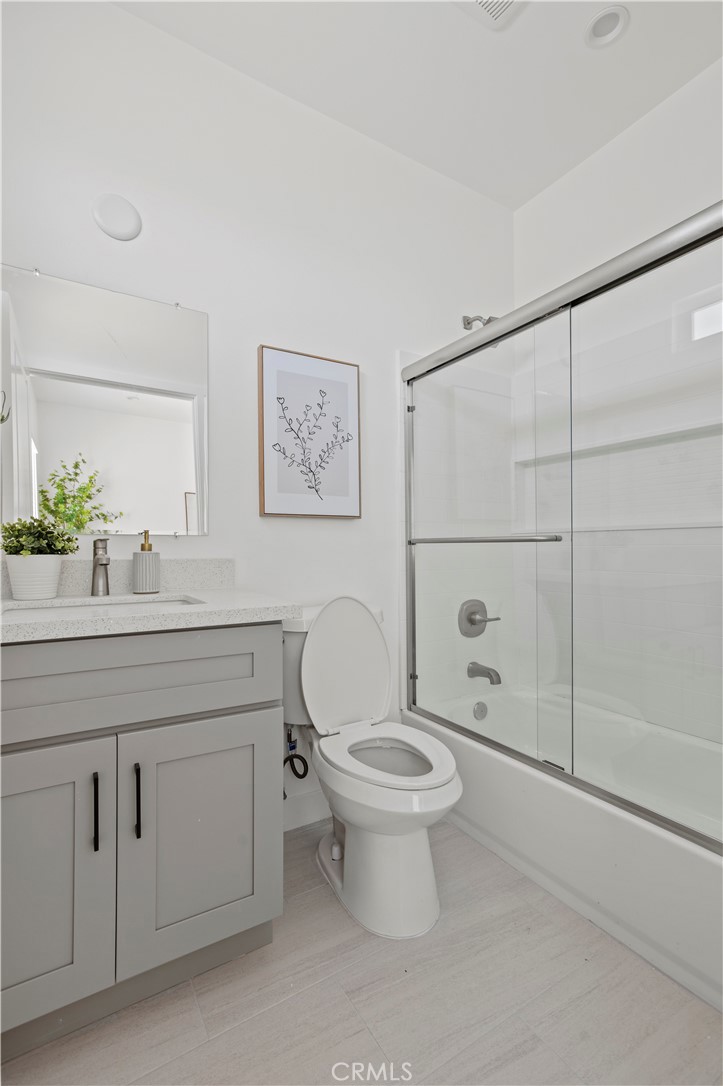 MLS #OC25220398 image #5