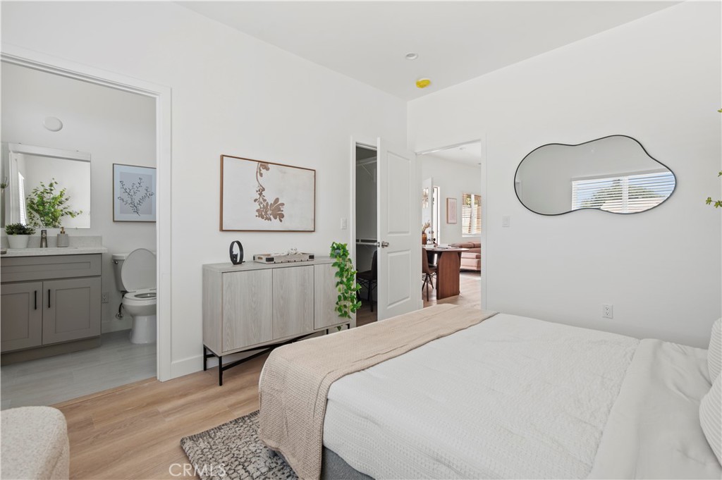 MLS #OC25220398 image #6