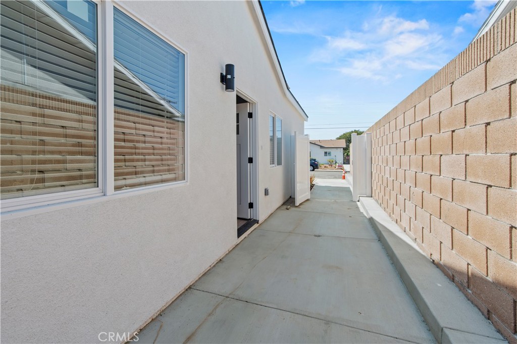 MLS #OC25220398 image #8