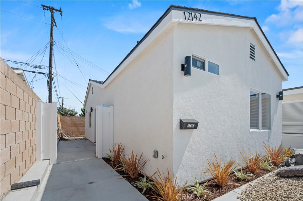 MLS #OC25220398 image #9