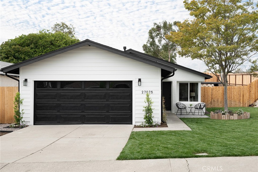 MLS #OC25220430 image #1