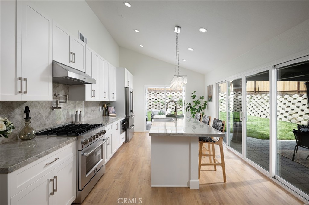 MLS #OC25220430 image #10