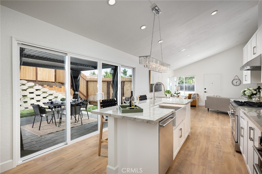 MLS #OC25220430 image #11