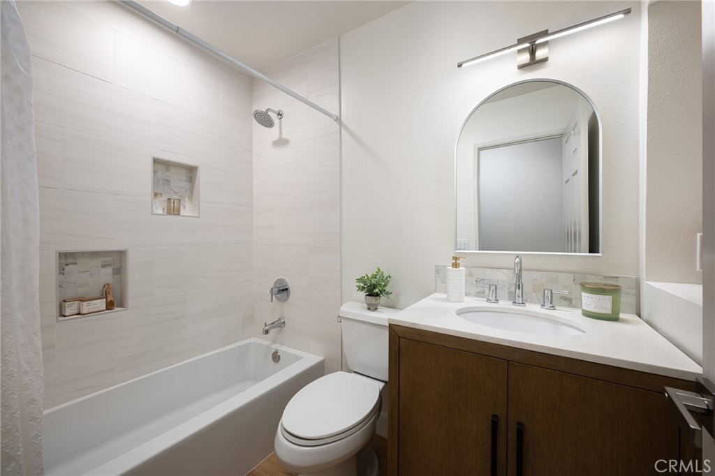 MLS #OC25220430 image #16