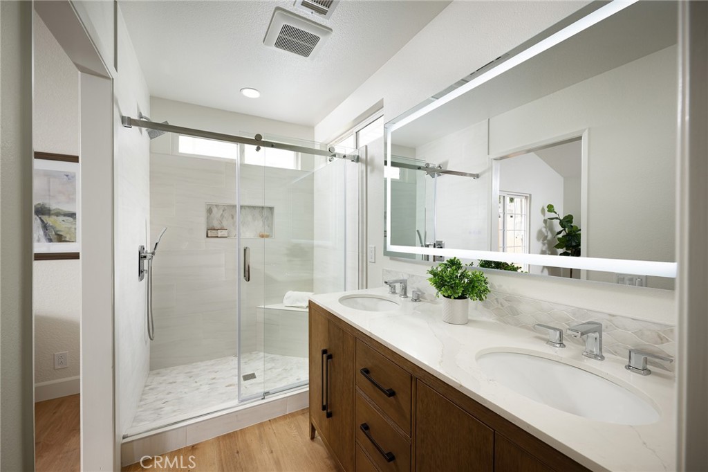 MLS #OC25220430 image #19