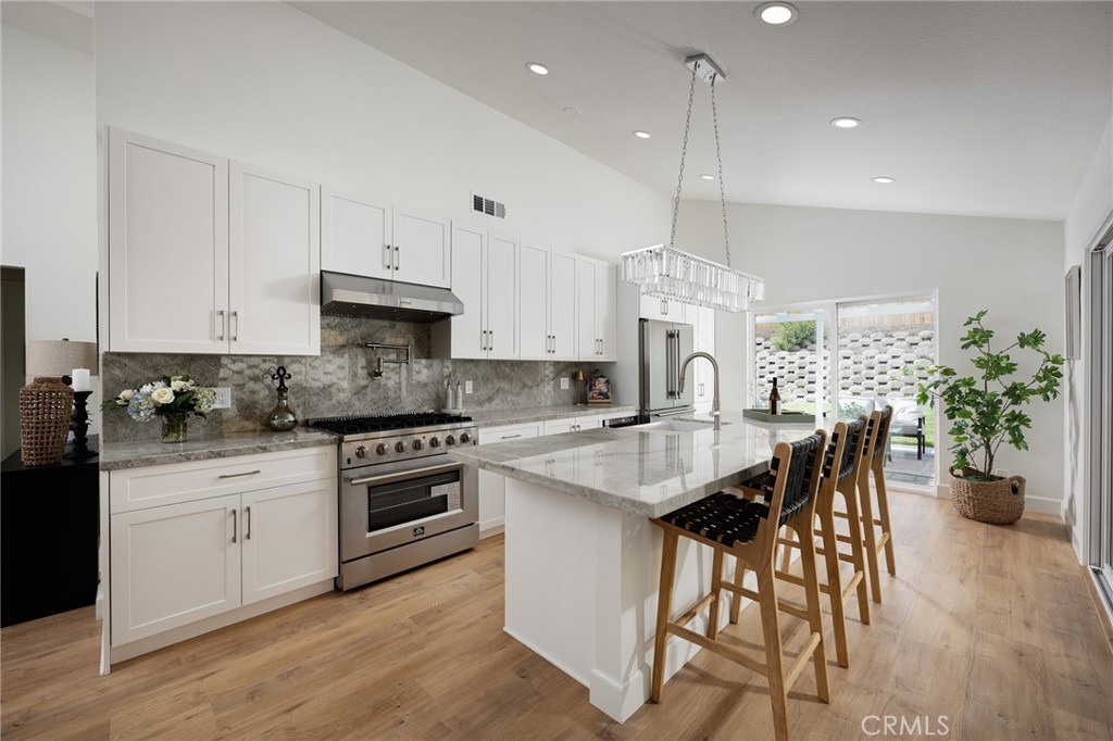 MLS #OC25220430 image #9