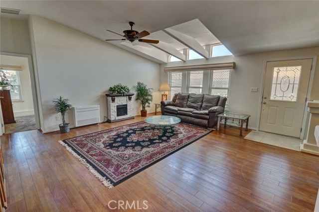 MLS #OC25220569 image #6