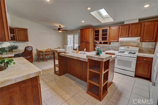 MLS #OC25220569 image #9