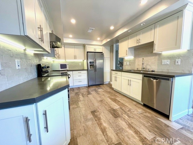 MLS #OC25220694 image #1