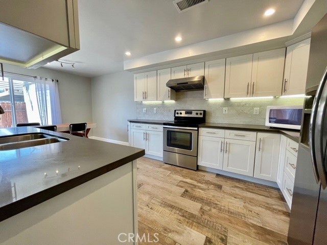 MLS #OC25220694 image #2