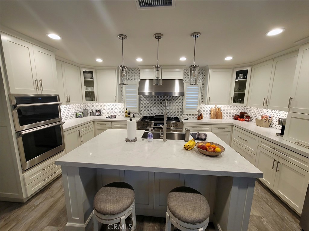 MLS #OC25220952 image #1