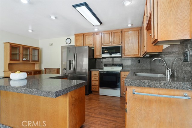 MLS #OC25220984 image #6