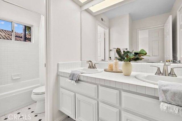 MLS #OC25220991 image #23