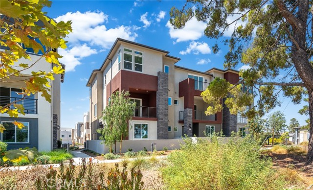 MLS #OC25221033 image #1