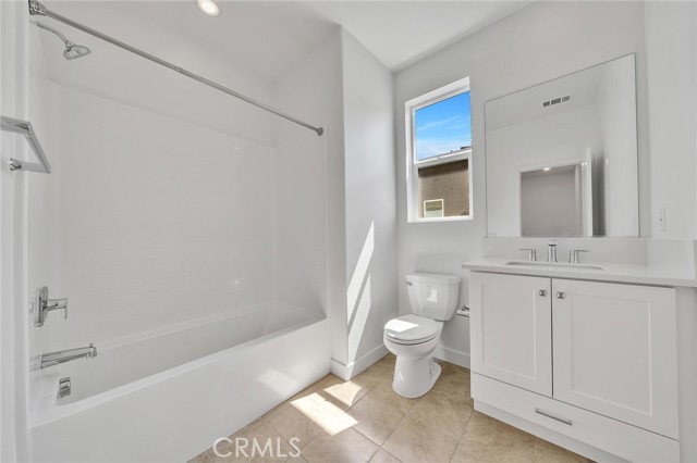 MLS #OC25221033 image #10