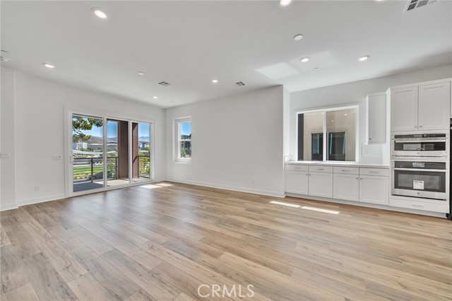 MLS #OC25221033 image #4