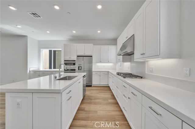 MLS #OC25221033 image #6