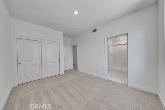 MLS #OC25221033 image #8