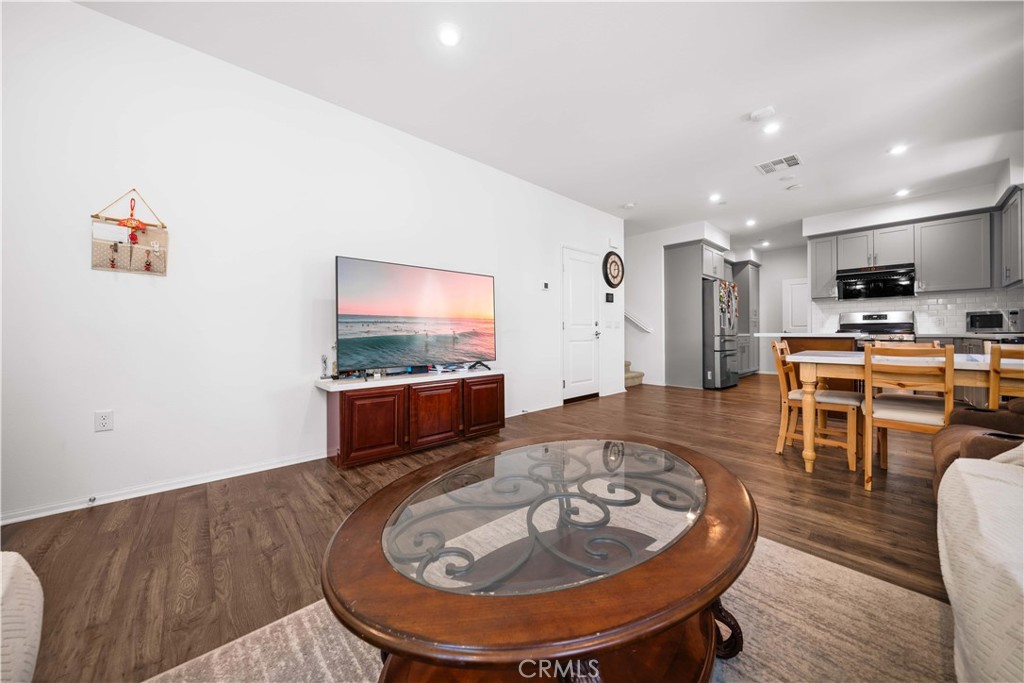 MLS #OC25221083 image #10