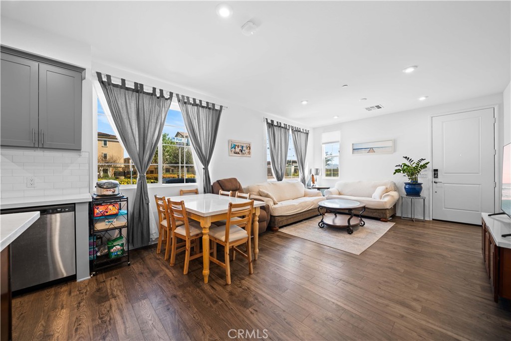 MLS #OC25221083 image #11