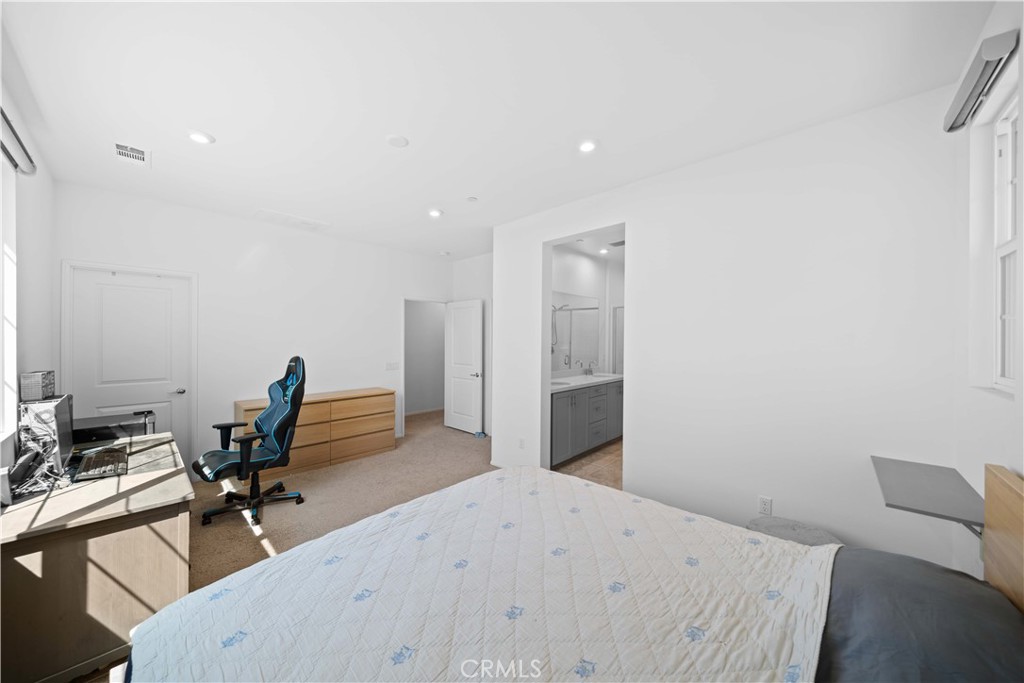 MLS #OC25221083 image #22