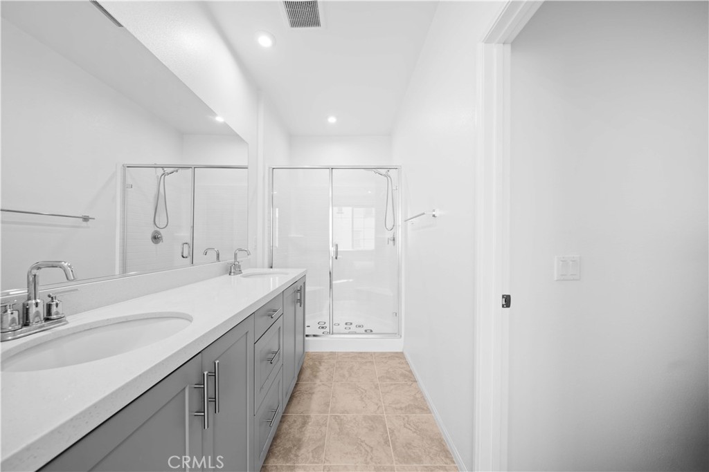 MLS #OC25221083 image #24