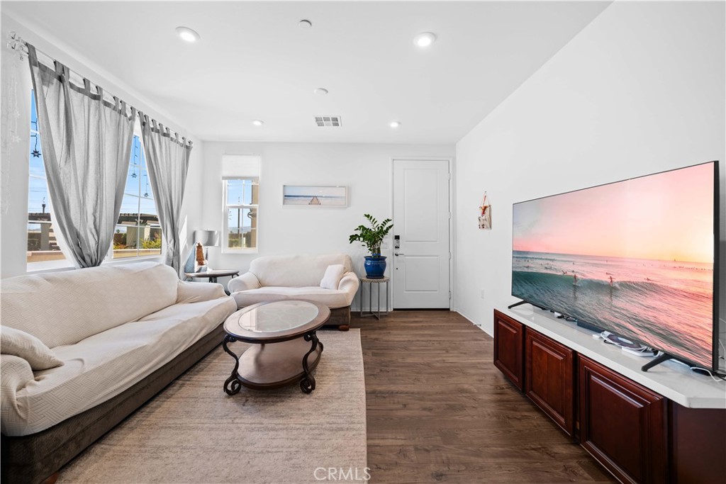 MLS #OC25221083 image #7