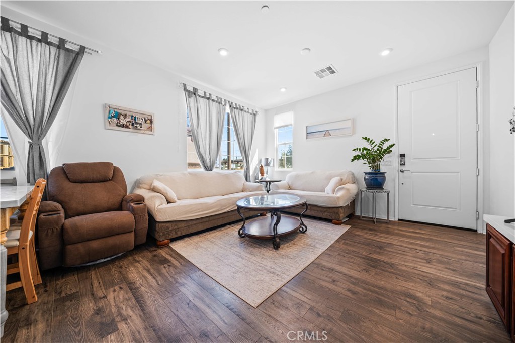 MLS #OC25221083 image #8