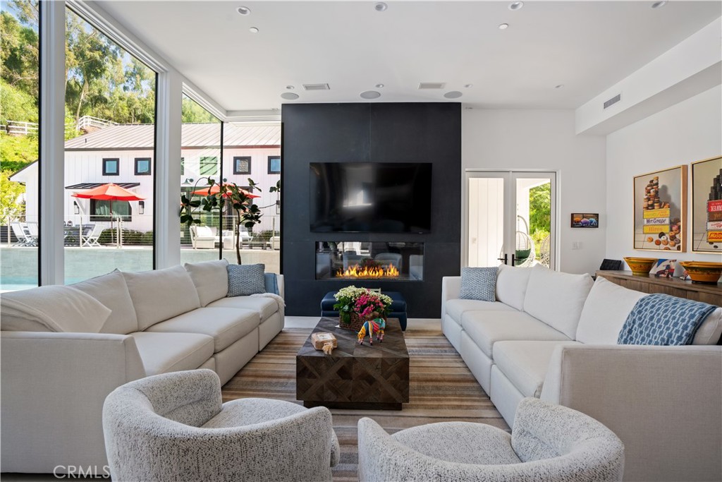 MLS #OC25221101 image #19