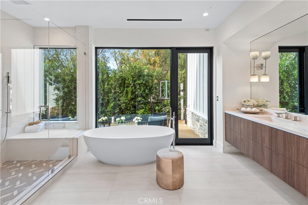 MLS #OC25221101 image #21