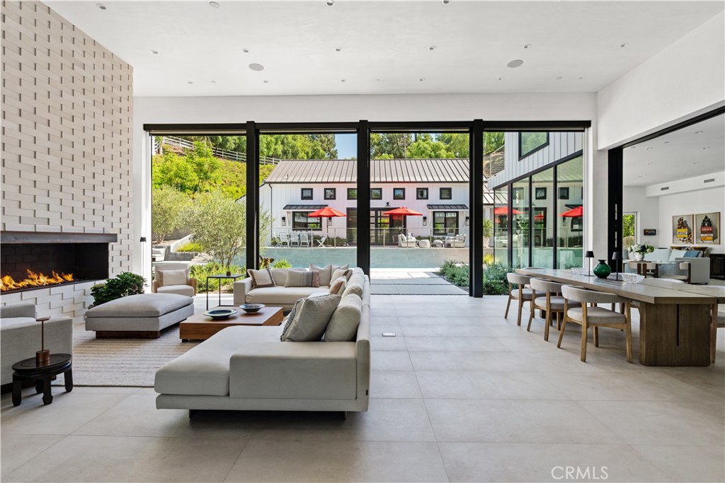 MLS #OC25221101 image #6